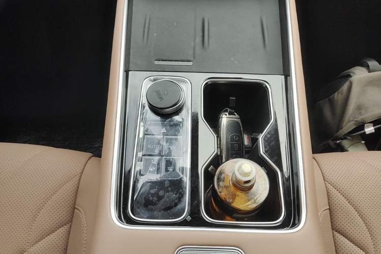 Used Chery Tiggo 8 L 2025 Model 2.0T Two-Wheel Drive Changhong Edition—7 Seaters Gear Lever