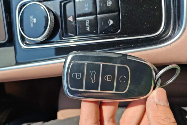 Used Chery Tiggo 8 L 2025 Model 2.0T Two-Wheel Drive Changhong Edition—5 Seaters Interior 1