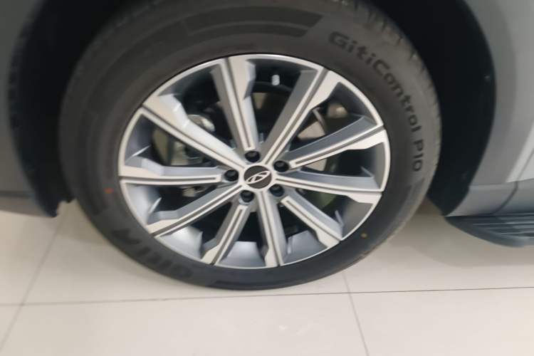 Used Chery Tiggo 8 L 2025 Model 2.0T Two-Wheel Drive Changhong Edition—7 Seaters Left Front Wheel Hub