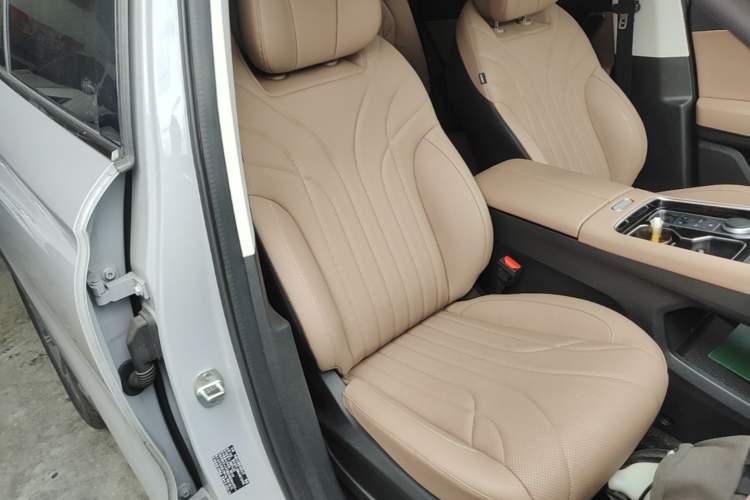 Used Chery Tiggo 8 L 2025 Model 2.0T Two-Wheel Drive Changhong Edition—7 Seaters Right Front Seat