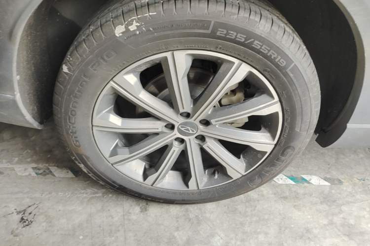 Used Chery Tiggo 8 L 2025 Model 2.0T Two-Wheel Drive Changhong Edition—7 Seaters Right Rear Wheel Hub