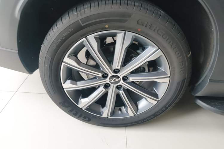 Used Chery Tiggo 8 L 2025 Model 2.0T Two-Wheel Drive Changhong Edition—7 Seaters Right Rear Wheel Hub