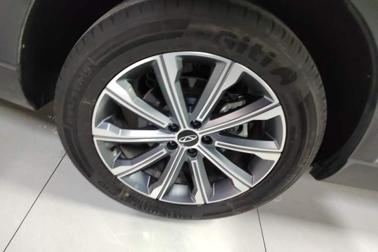 Used Chery Tiggo 8 L 2025 Model 2.0T Two-Wheel Drive Changhong Edition—5 Seaters Right Rear Wheel Hub