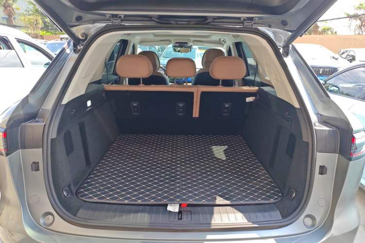 Used Chery Tiggo 8 L 2025 Model 2.0T Two-Wheel Drive Changhong Edition—5 Seaters Trunk