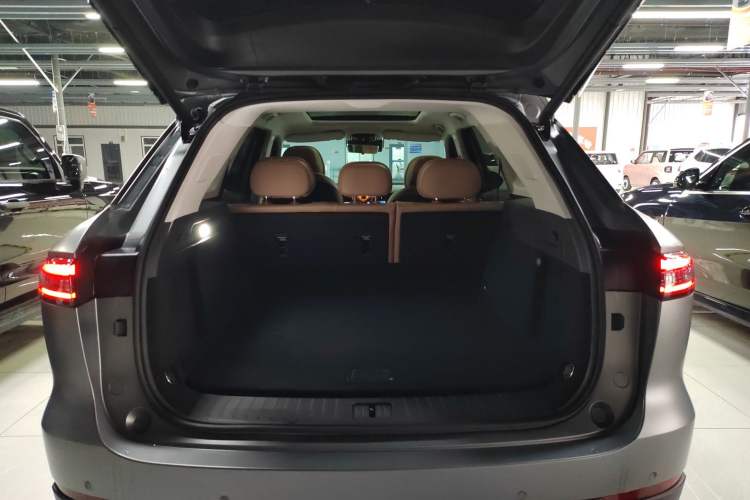 Used Chery Tiggo 8 L 2025 Model 2.0T Two-Wheel Drive Changhong Edition—5 Seaters Trunk
