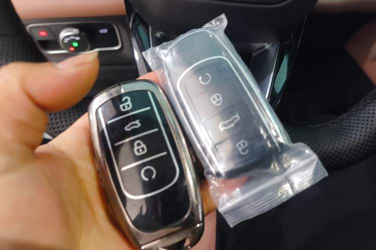 Used Chery Tiggo 8 L 2025 Model 2.0T Two-Wheel Drive Changhong Edition—7 Seaters Vehicle Key