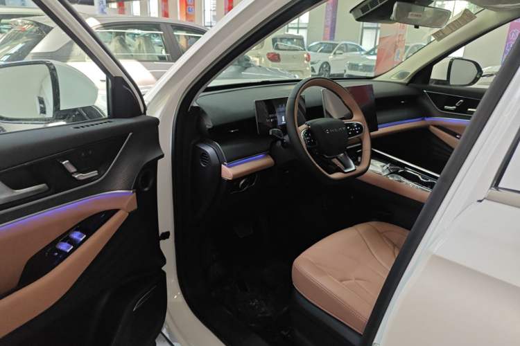 Used Chery Tiggo 8 L 2025 Model 2.0T Two-Wheel Drive Changhong Edition—5 Seaters Driver Seat