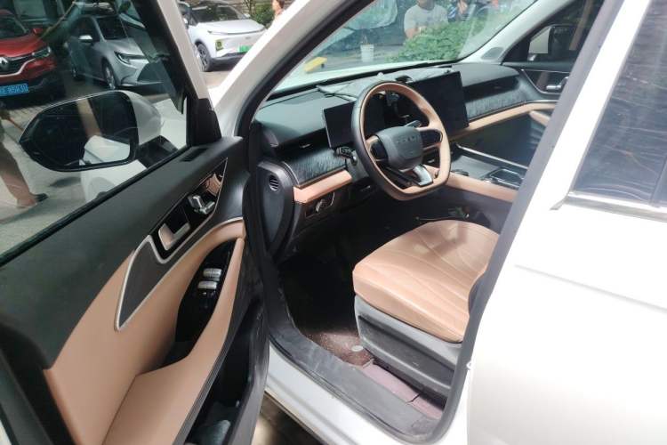 Used Chery Tiggo 8 L 2025 Model 2.0T Two-Wheel Drive Changhong Edition—7 Seaters Driver Seat