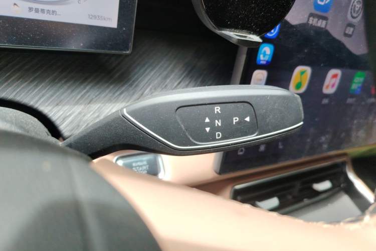 Used Chery Tiggo 8 L 2025 Model 2.0T Two-Wheel Drive Changhong Edition—7 Seaters Gear Lever