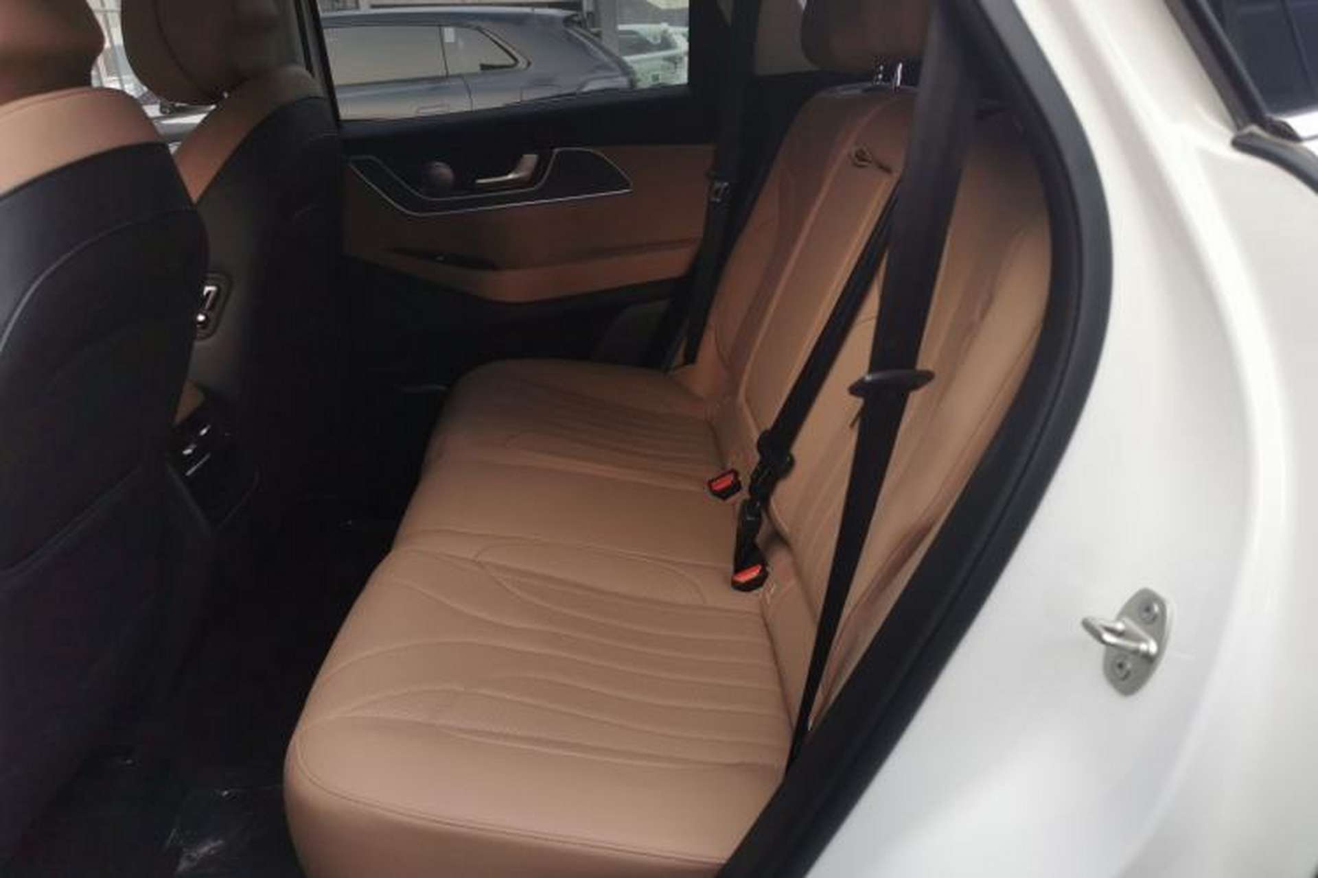 Used Chery Tiggo 8 L 2025 Model 2.0T Two-Wheel Drive Changhong Edition—5 Seaters Left Rear Seat