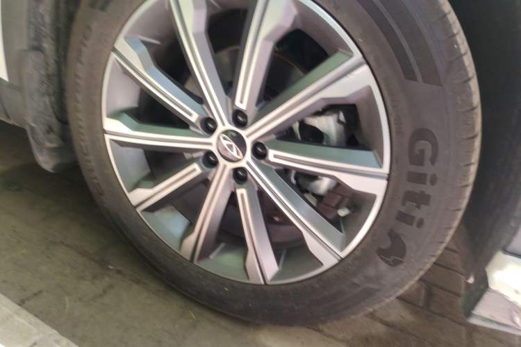Used Chery Tiggo 8 L 2025 Model 2.0T Two-Wheel Drive Changhong Edition—7 Seaters Right Front Wheel Hub