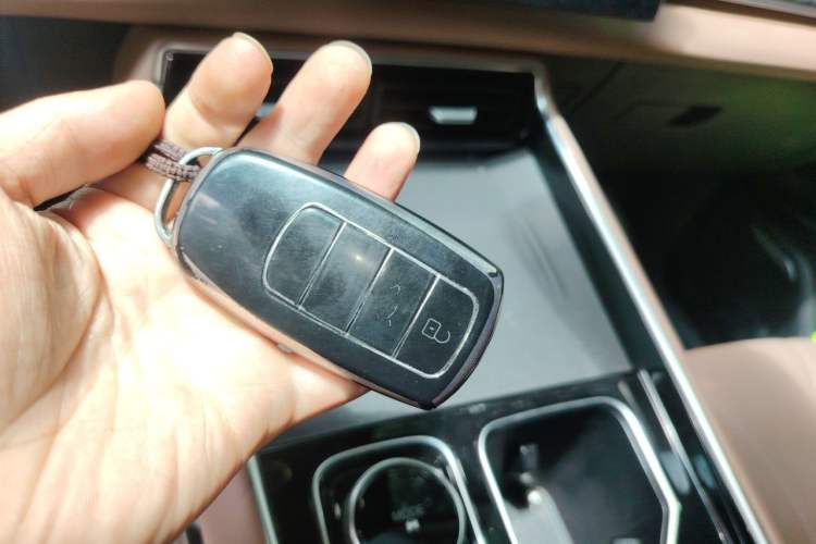 Used Chery Tiggo 8 L 2025 Model 2.0T Two-Wheel Drive Changhong Edition—7 Seaters Vehicle Key