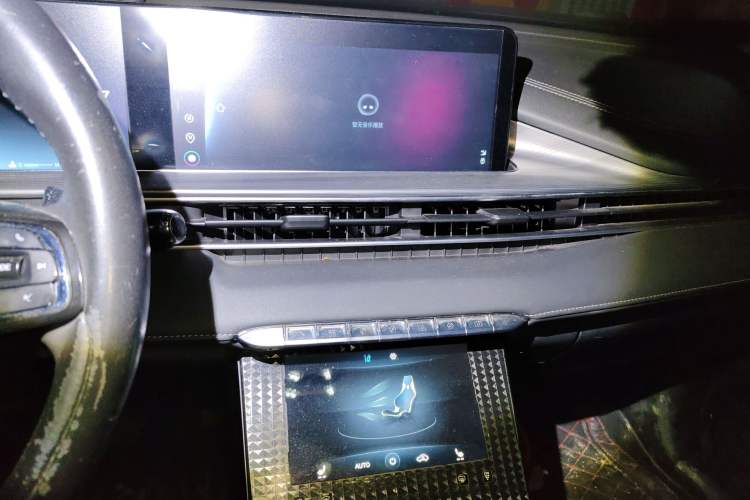 Used Chery Tiggo 8 PLUS 2021 290TGDI DCT Luxury Edition Audio And AC Panel