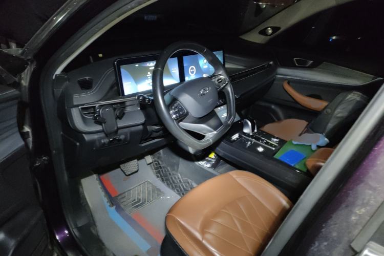 Used Chery Tiggo 8 PLUS 2021 290TGDI DCT Luxury Edition Interior 3