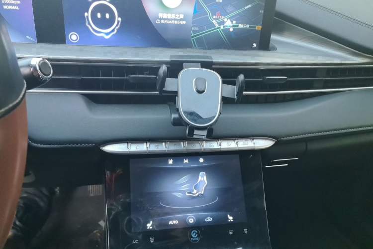 Used Chery Tiggo 8 PLUS 2021 290TGDI DCT Luxury Edition Audio And AC Panel