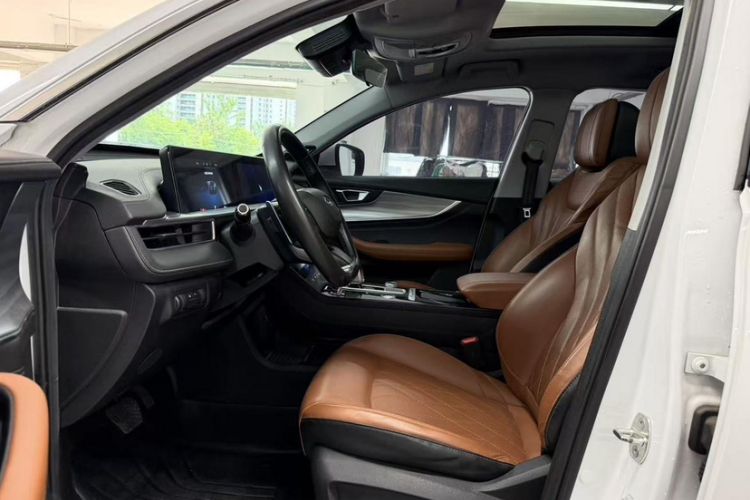 Used Chery Tiggo 8 PLUS 2021 290TGDI DCT Luxury Edition Interior 3