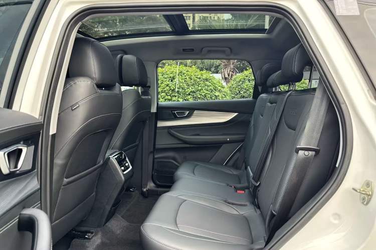 Used Chery Tiggo 8 PLUS 2021 290TGDI DCT Haoting Edition Interior 4