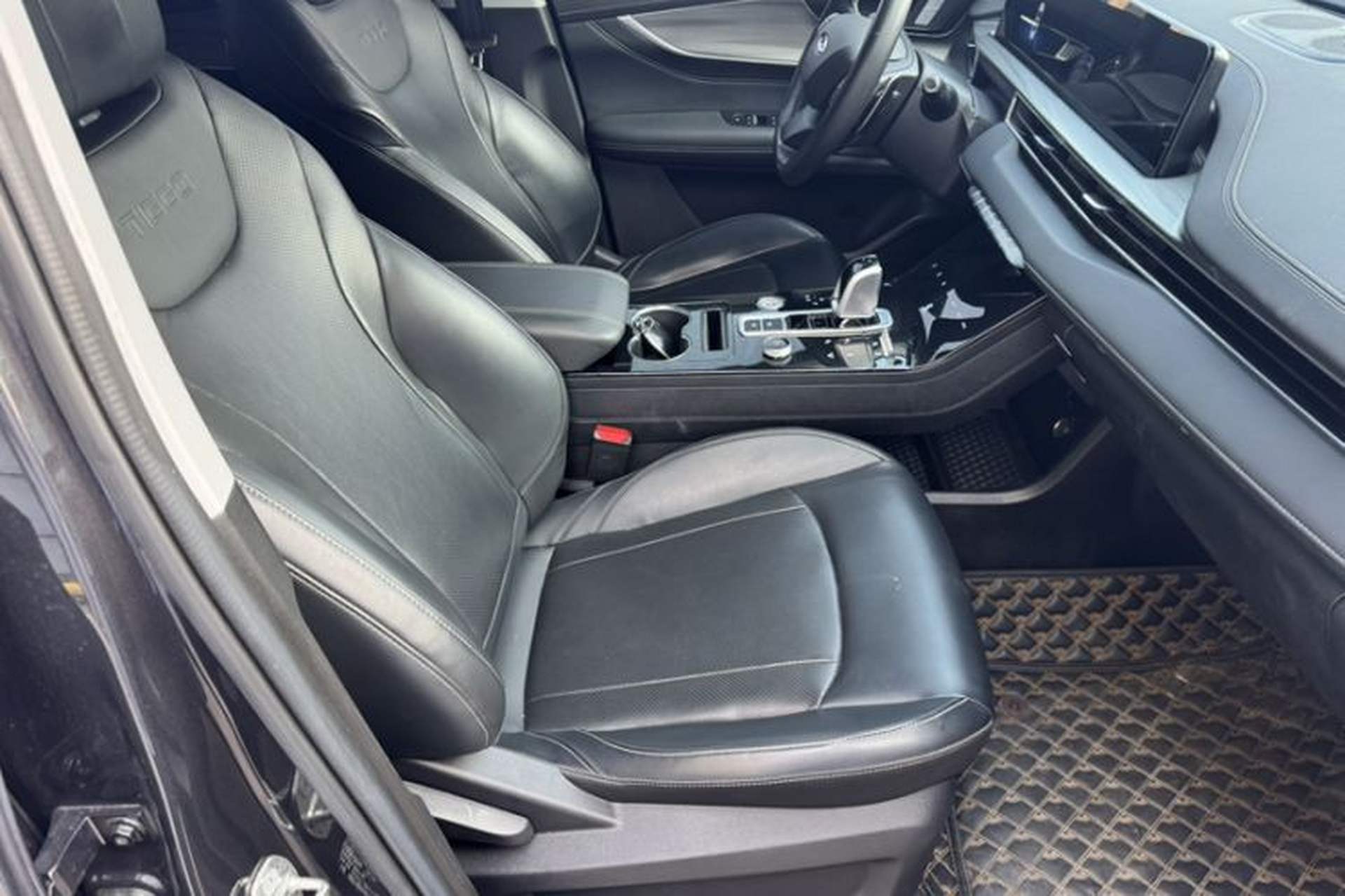 Used Chery Tiggo 8 PLUS 2022 290TGDI DCT Haoting Edition Interior 3