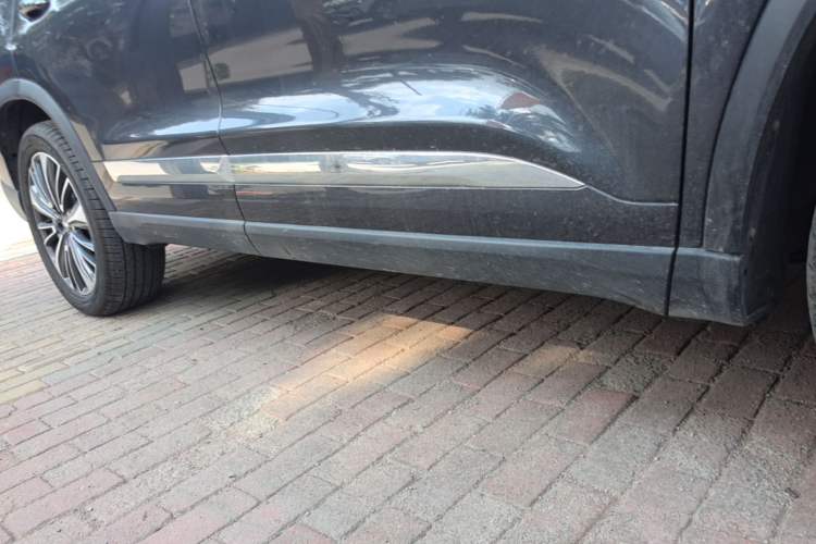 Used Chery Tiggo 8 PLUS 2022 Kunpeng Edition 390TGDI DCT Luxury+ Edition Right Side Sill