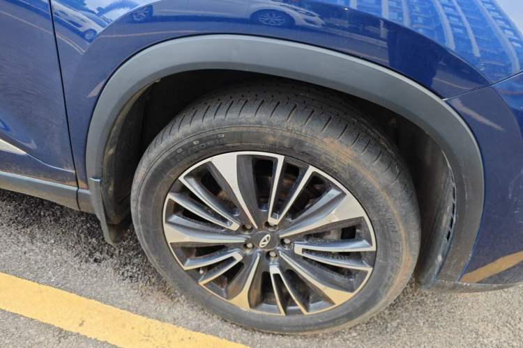 Used Chery Tiggo 8 PLUS 2022 Kunpeng Edition 390TGDI DCT Four-Wheel Drive Luxury Version Right Front Wheel Hub