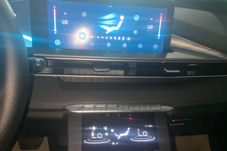 Used Chery Tiggo 8 PLUS 2022 290TGDI DCT Haoting Edition Audio And AC Panel