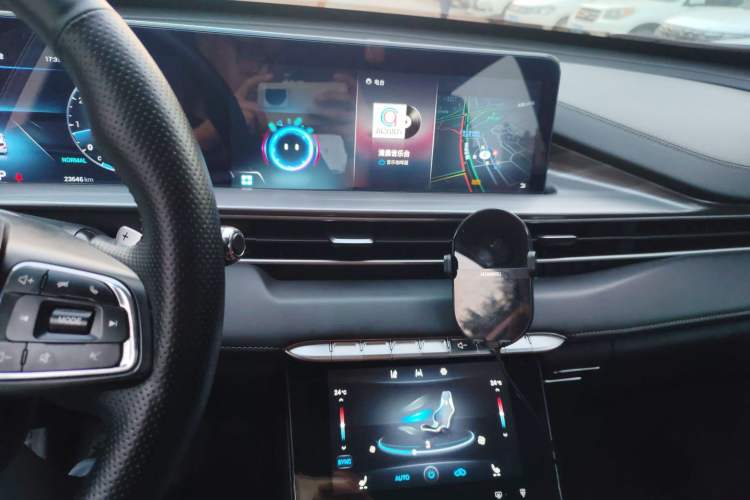 Used Chery Tiggo 8 PLUS 2022 Kunpeng Edition 390TGDI DCT Luxury Version Audio And AC Panel