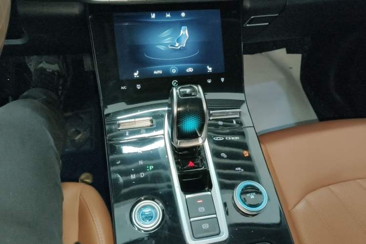 Used Chery Tiggo 8 PLUS 2022 Kunpeng Edition 390TGDI DCT Four-Wheel Drive Luxury Version Gear Lever