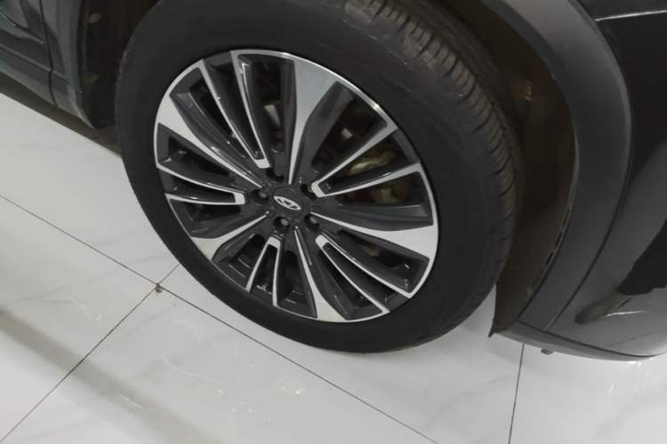 Used Chery Tiggo 8 PLUS 2022 Kunpeng Edition 390TGDI DCT Luxury Version Right Front Wheel Hub
