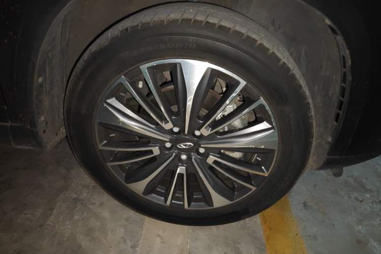Used Chery Tiggo 8 PLUS 2022 Kunpeng Edition 390TGDI DCT Luxury Version Right Front Wheel Hub