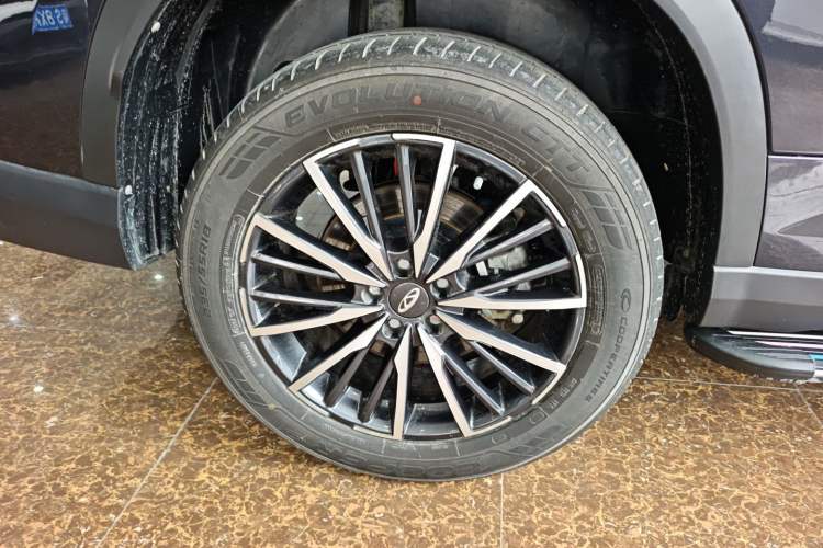 Used Chery Tiggo 8 PLUS 2022 Kunpeng Edition 390TGDI DCT Passion Version Right Rear Wheel Hub