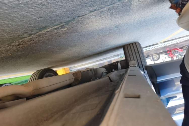 Used Chery Tiggo 8 PLUS 2022 Kunpeng Edition 390TGDI DCT Four-Wheel Drive Luxury Version Right Side Sill