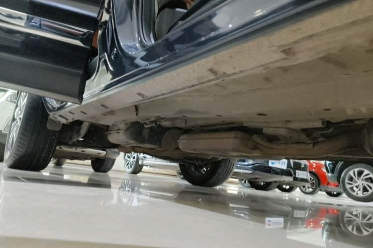 Used Chery Tiggo 8 PLUS 2022 Kunpeng Edition 390TGDI DCT Four-Wheel Drive Luxury Version Right Side Sill