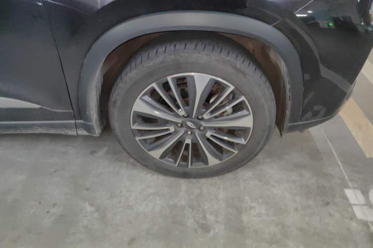 Used Chery Tiggo 8 PLUS 2022 Kunpeng Edition 390TGDI DCT Luxury+ Edition Right Front Wheel Hub
