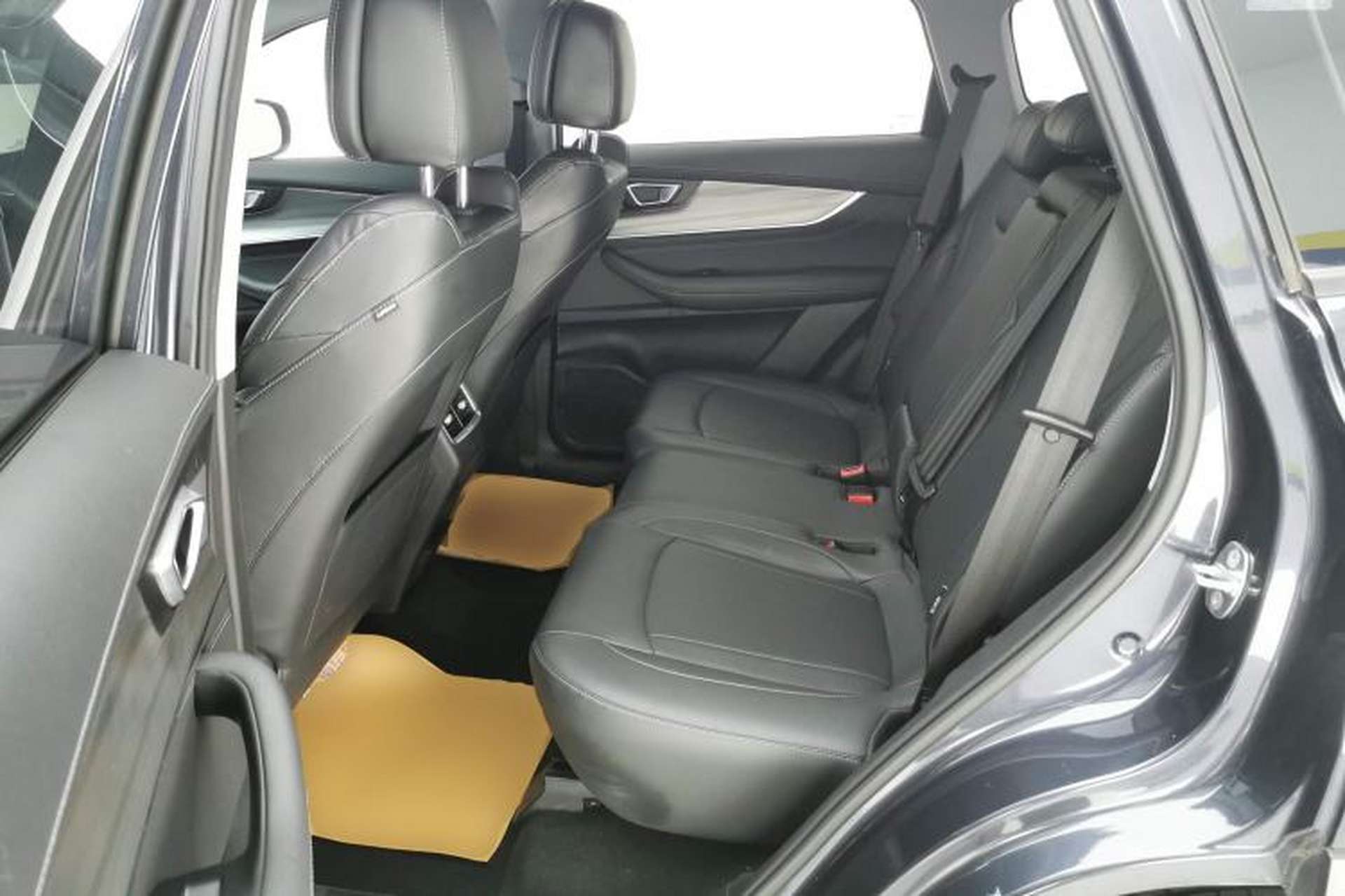 Used Chery Tiggo 8 PLUS 2022 Kunpeng Edition 390TGDI DCT Passion Version Left Rear Seat