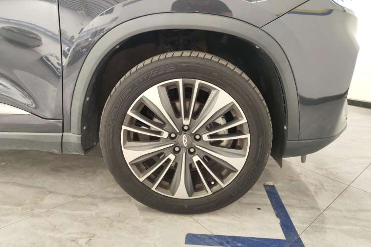 Used Chery Tiggo 8 PLUS 2022 Kunpeng Edition 390TGDI DCT Luxury Version Right Front Wheel Hub