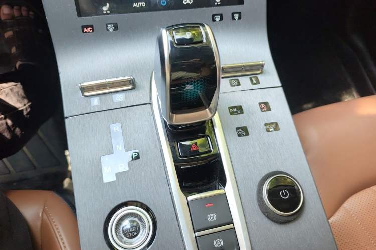 Used Chery Tiggo 8 PLUS 2022 290TGDI DCT Luxury Edition Gear Lever