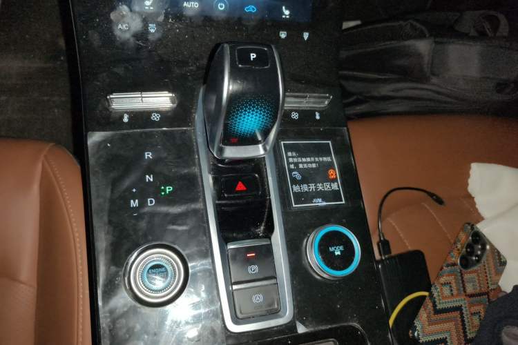 Used Chery Tiggo 8 PLUS 2022 Kunpeng Edition 390TGDI DCT Four-Wheel Drive Luxury Version Gear Lever