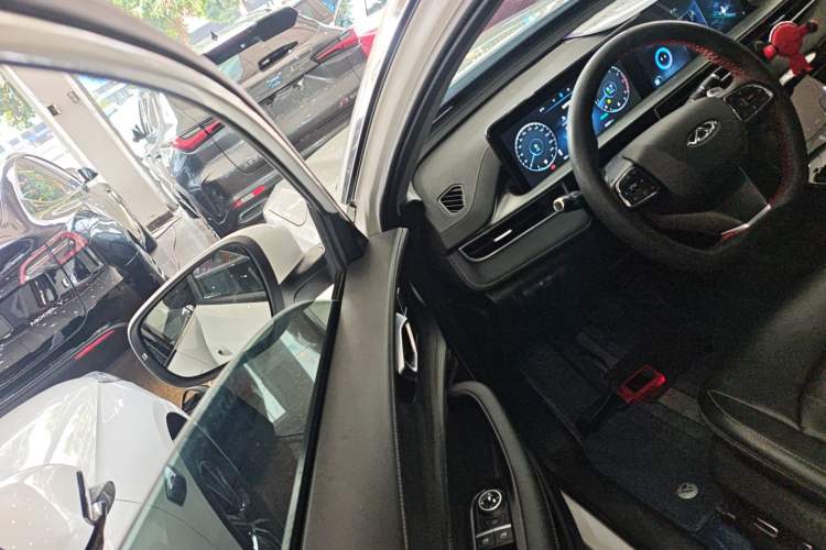 Used Chery Tiggo 8 PLUS 2022 Kunpeng Edition 390TGDI DCT Passion Plus Interior 3