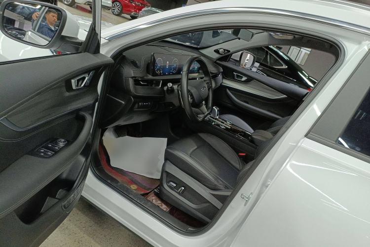Used Chery Tiggo 8 PLUS 2022 Kunpeng Edition 390TGDI DCT Passion Version Interior 3