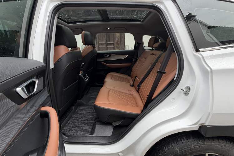 Used Chery Tiggo 8 PLUS 2022 290TGDI DCT Luxury Edition+ Interior 3