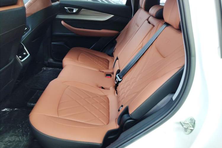 Used Chery Tiggo 8 PLUS 2022 290TGDI DCT Luxury Edition Interior 4
