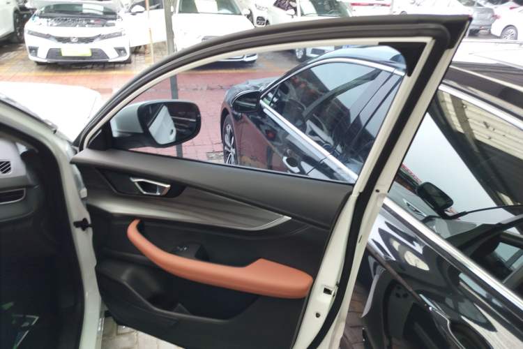 Used Chery Tiggo 8 PLUS 2022 290TGDI DCT Luxury Edition Interior 5