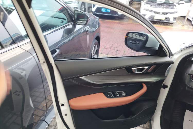 Used Chery Tiggo 8 PLUS 2022 290TGDI DCT Luxury Edition Interior 7