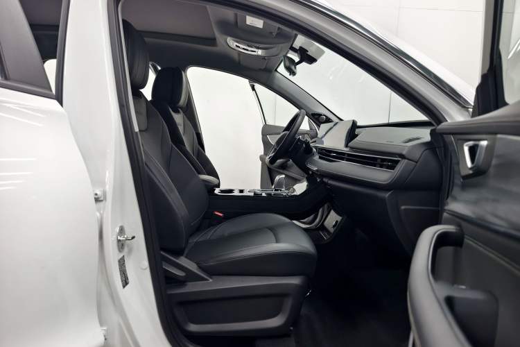 Used Chery Tiggo 8 PLUS 2022 Kunpeng Edition 390TGDI DCT Passion Plus Interior 9