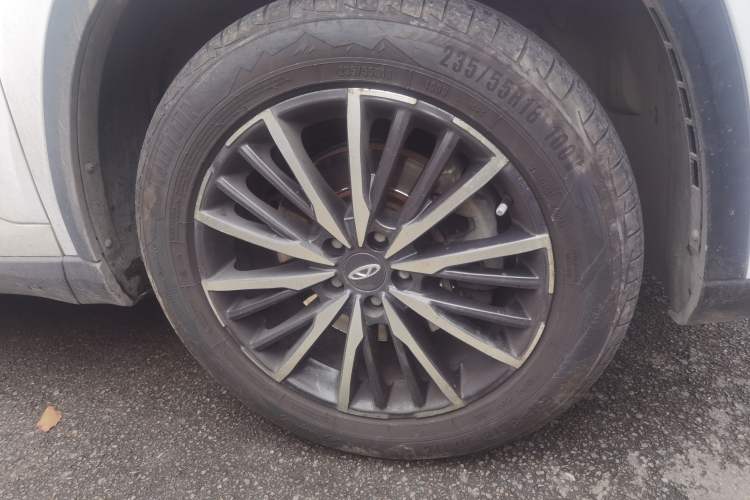 Used Chery Tiggo 8 PLUS 2022 Kunpeng Edition 390TGDI DCT Passion Version Right Front Wheel Hub