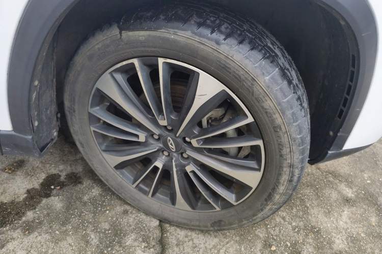 Used Chery Tiggo 8 PLUS 2022 Kunpeng Edition 390TGDI DCT Four-Wheel Drive Luxury Version Right Front Wheel Hub