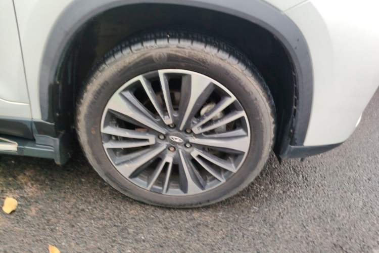Used Chery Tiggo 8 PLUS 2022 Kunpeng Edition 390TGDI DCT Four-Wheel Drive Luxury Version Right Front Wheel Hub