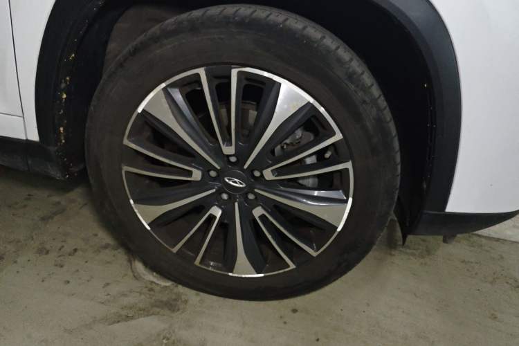 Used Chery Tiggo 8 PLUS 2022 Kunpeng Edition 390TGDI DCT Luxury Version Right Front Wheel Hub