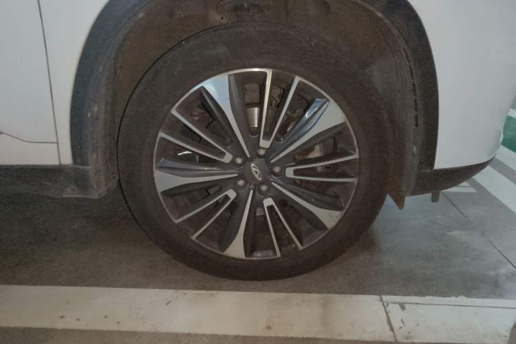 Used Chery Tiggo 8 PLUS 2022 Kunpeng Edition 390TGDI DCT Four-Wheel Drive Luxury Version Right Front Wheel Hub