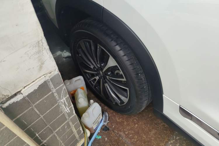 Used Chery Tiggo 8 PLUS 2022 Kunpeng Edition 390TGDI DCT Luxury+ Edition Right Rear Wheel Hub